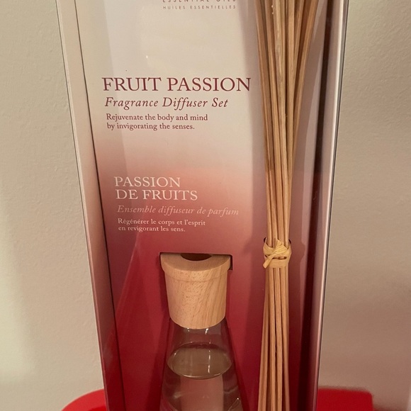 NWOT Aromata Fruit Passion Fragrance Diffuser Set - Picture 1 of 7